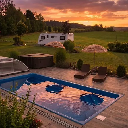 Kemp Glamping Pod Boubínem *