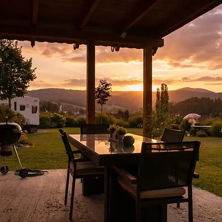 Kemp Glamping Pod Boubínem *