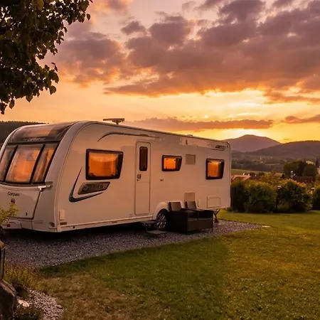 Kemp Glamping Pod Boubínem *